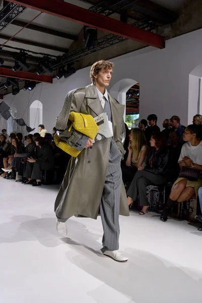 Look 43